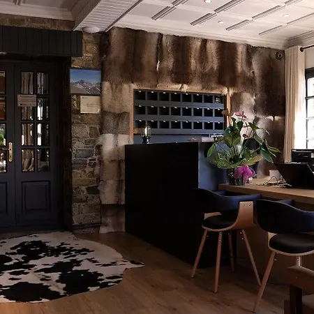 ラ コマ ホテル 3*